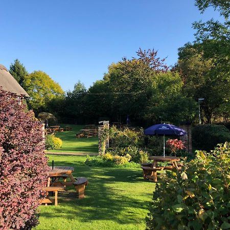 Old Hunters Lodge Whipsnade Buitenkant foto