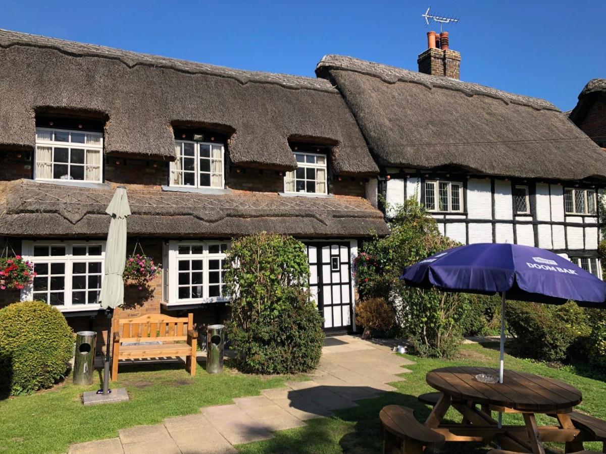 Old Hunters Lodge Whipsnade Buitenkant foto