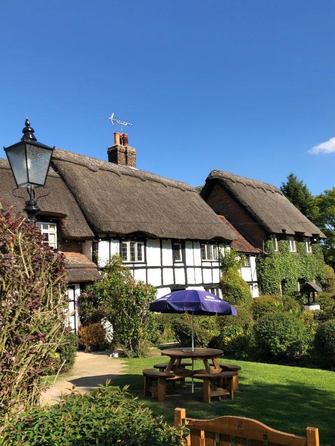 Old Hunters Lodge Whipsnade Buitenkant foto
